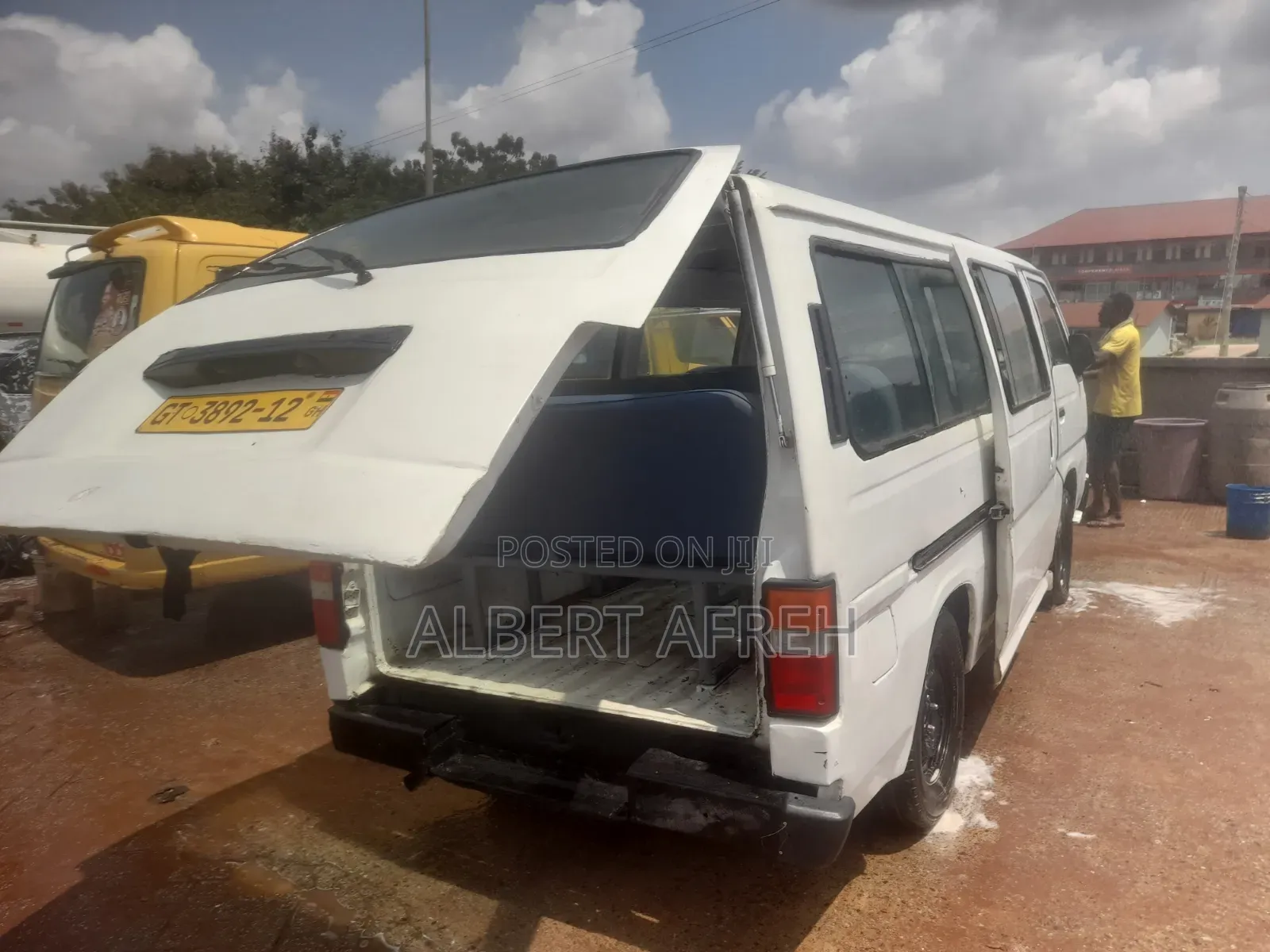 Nissan Caravan (Urvan) 2010 White