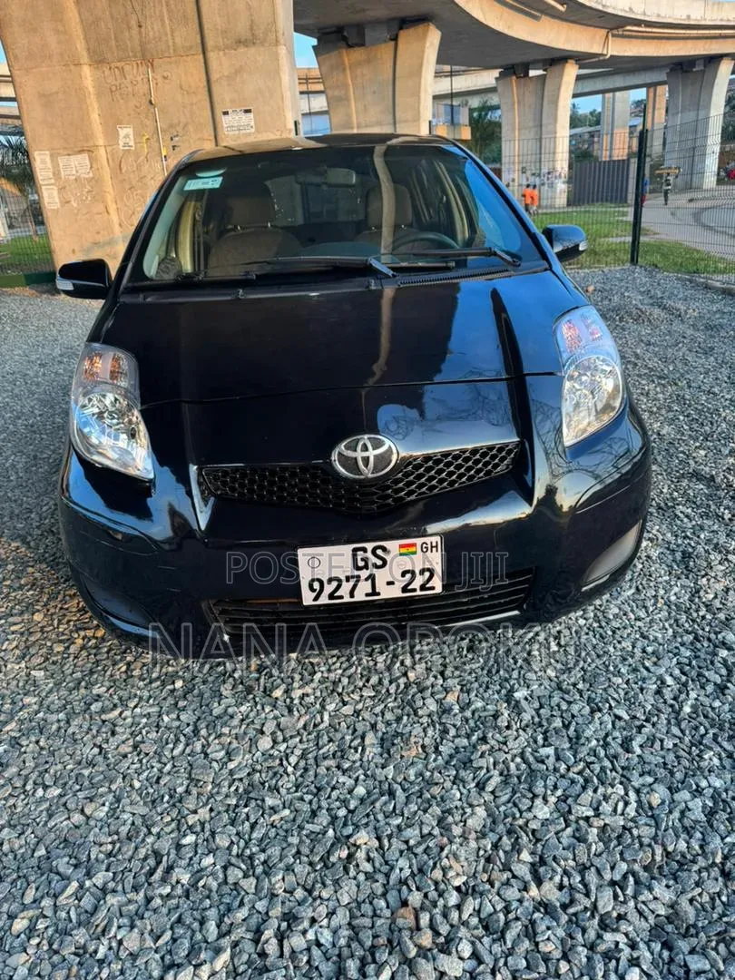 Toyota Vitz 2010 Black