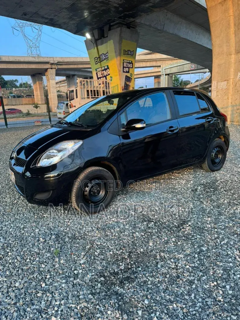 Toyota Vitz 2010 Black
