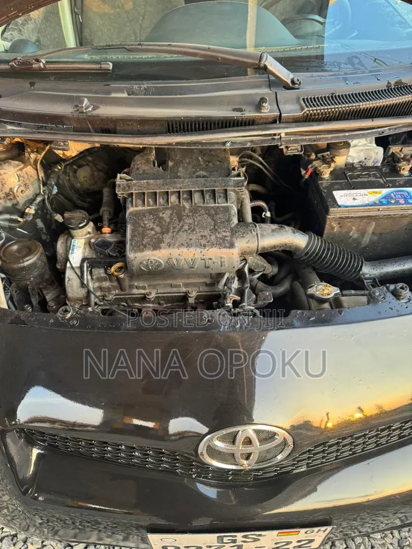 Toyota Vitz 2010 Black