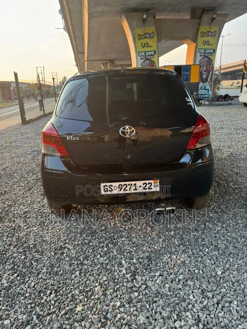 Toyota Vitz 2010 Black