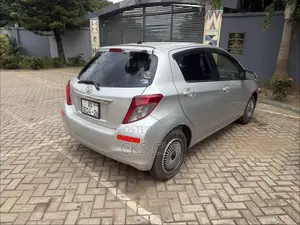 Toyota Vitz 2014 Silver