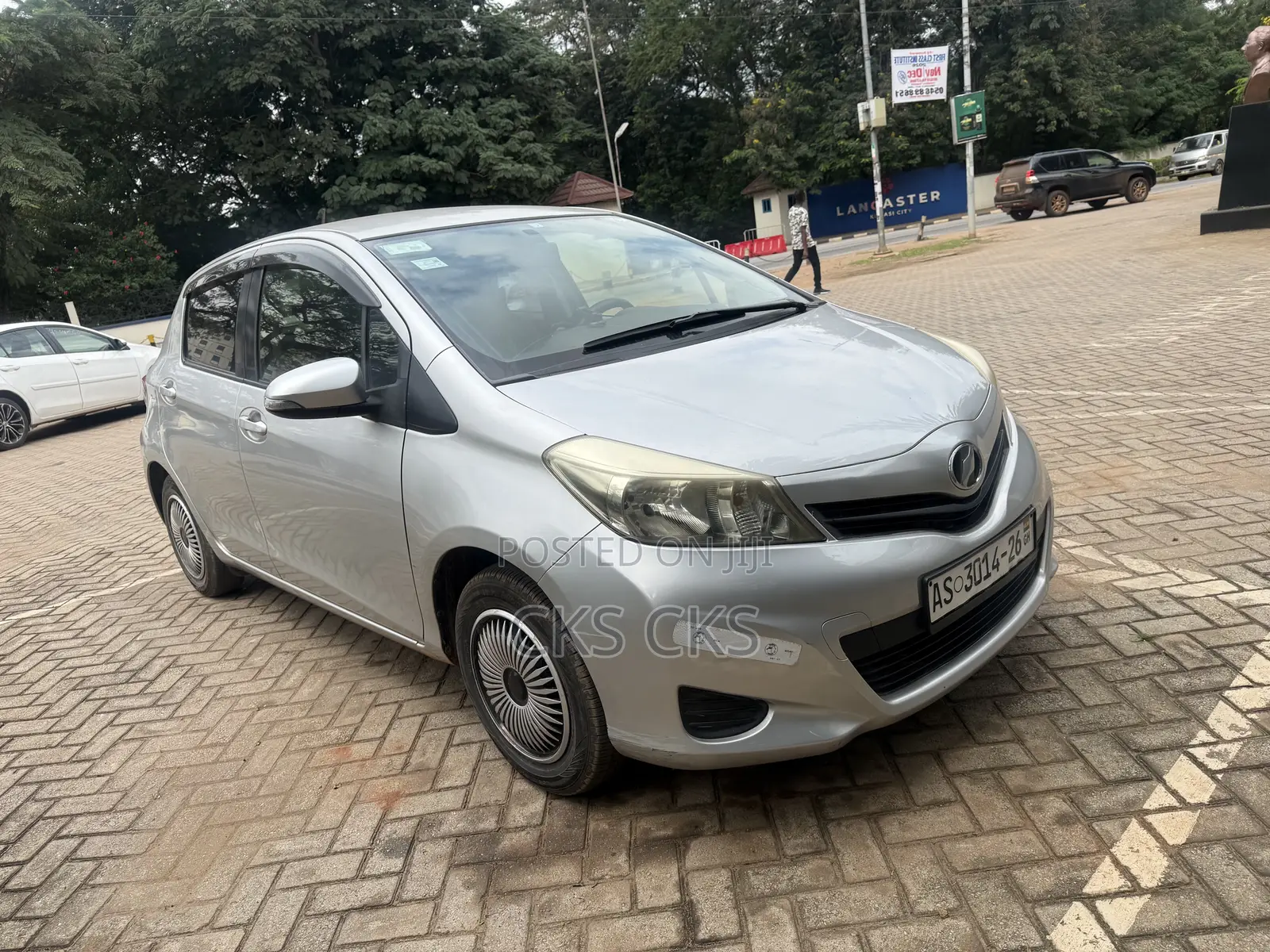 Toyota Vitz 2014 Silver