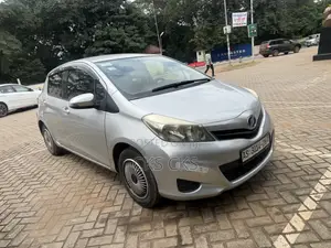 Toyota Vitz 2014 Silver