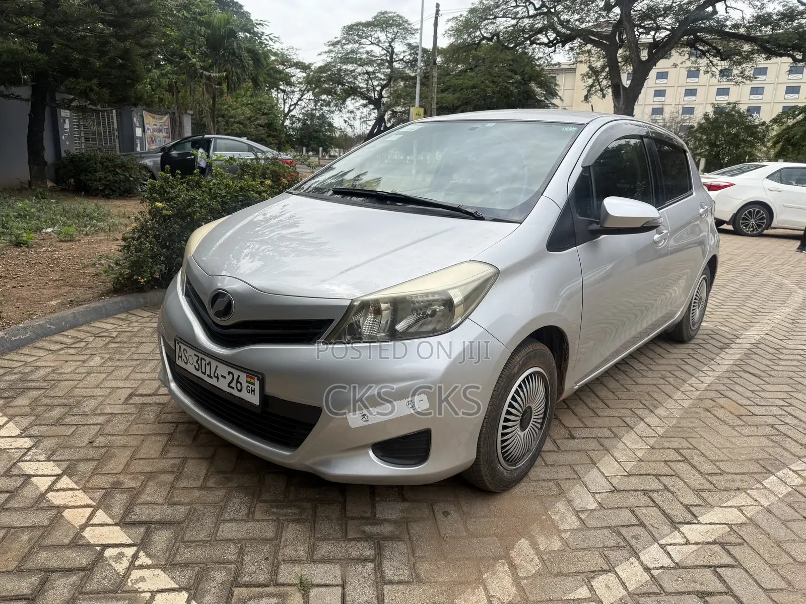 Toyota Vitz 2014 Silver