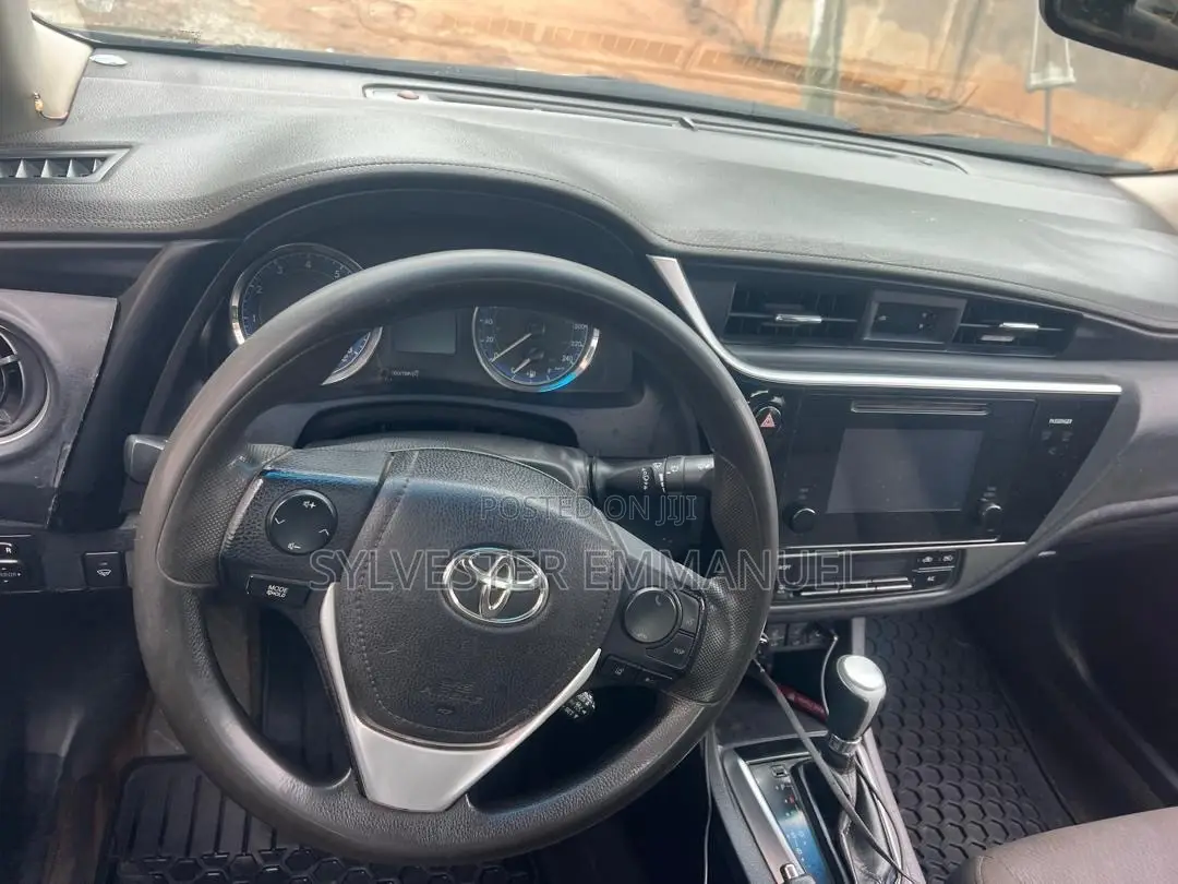 Toyota Corolla LE 4dr Sedan (1.8L 4cyl CVT) 2017 Blue