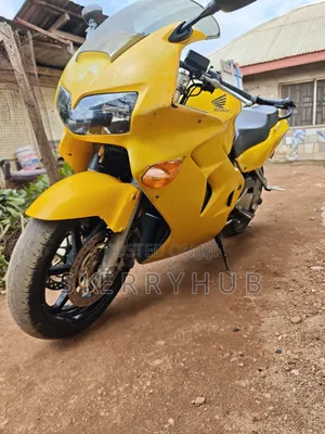 Honda VF 2010 Yellow