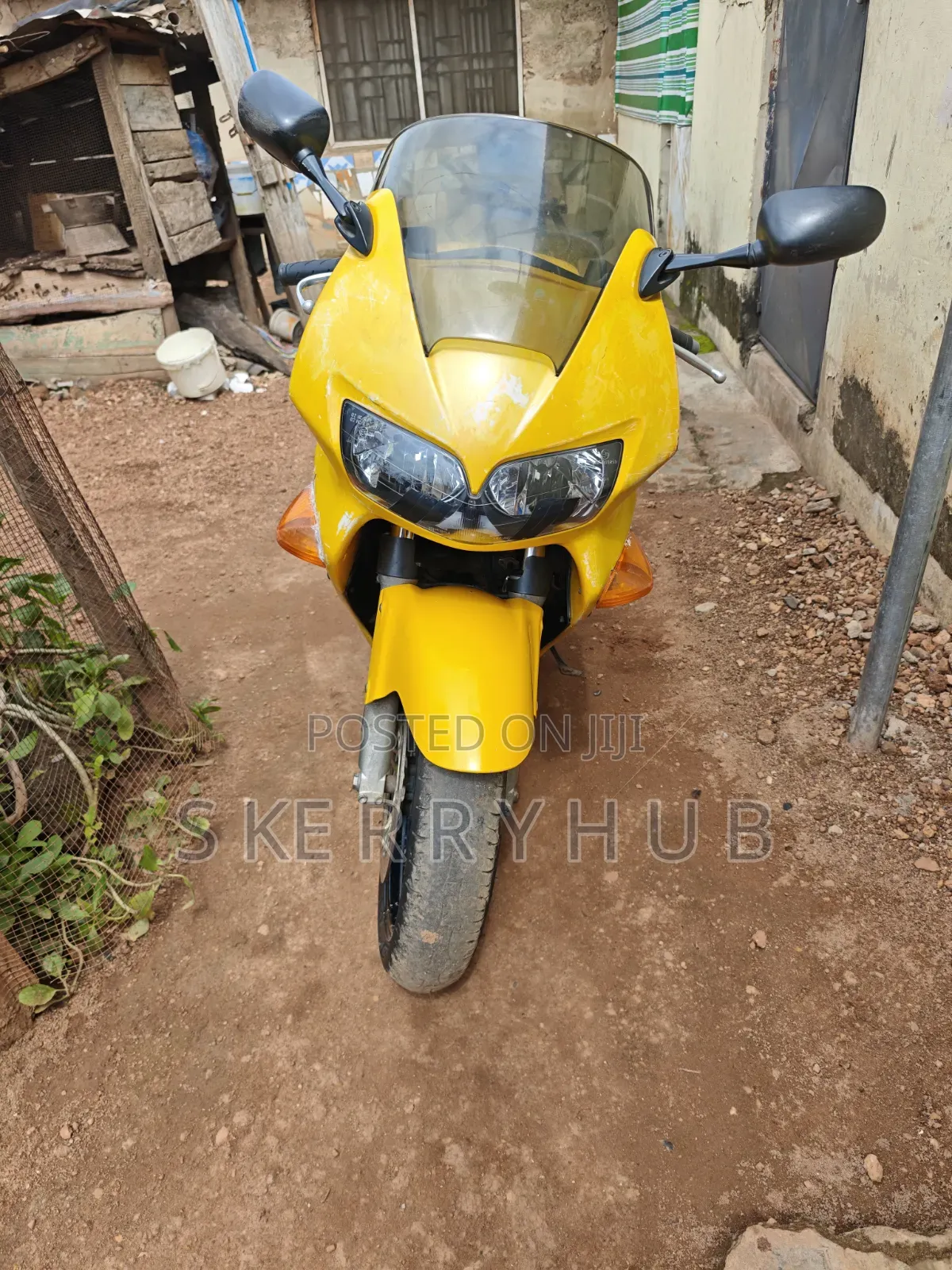 Honda VF 2010 Yellow