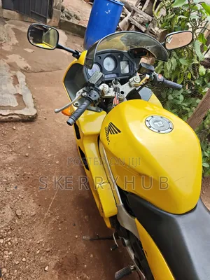 Honda VF 2010 Yellow