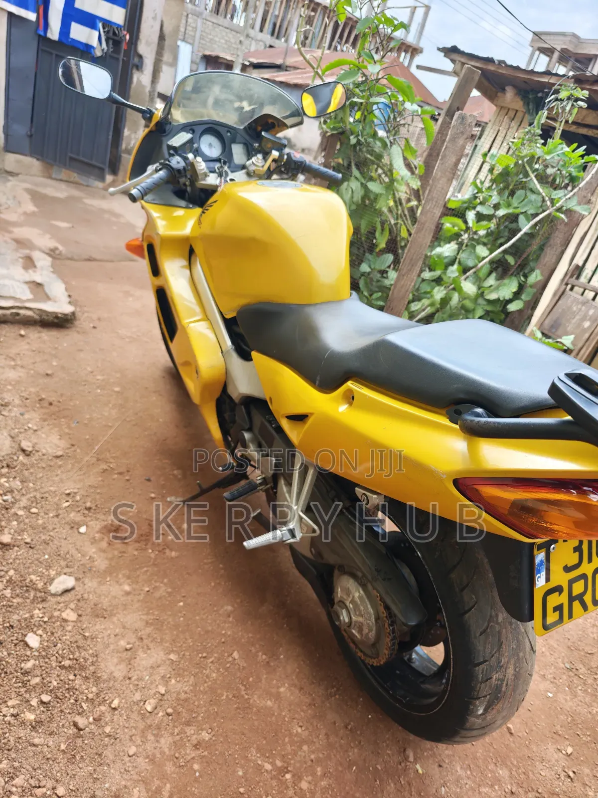 Honda VF 2010 Yellow
