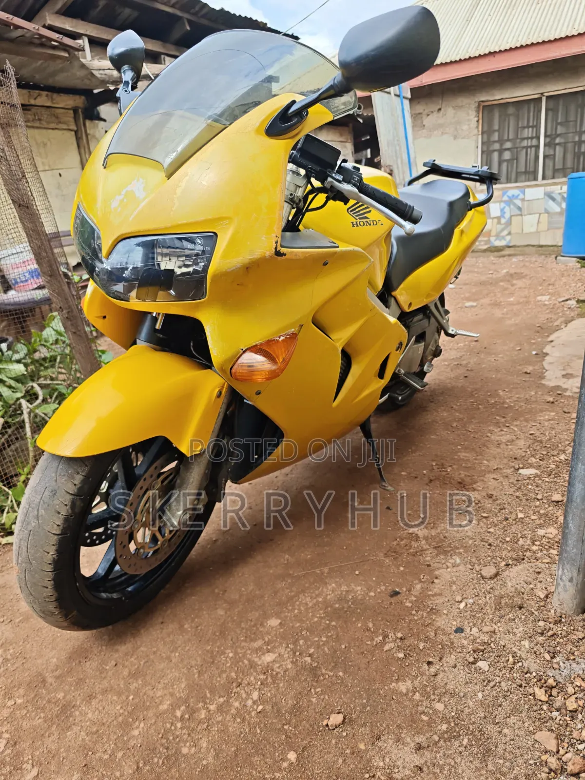 Honda VF 2010 Yellow