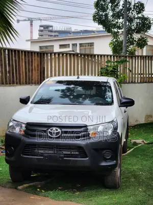 New Toyota Hilux 2025 White
