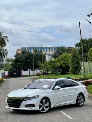 Honda Accord Touring 2018 Pearl