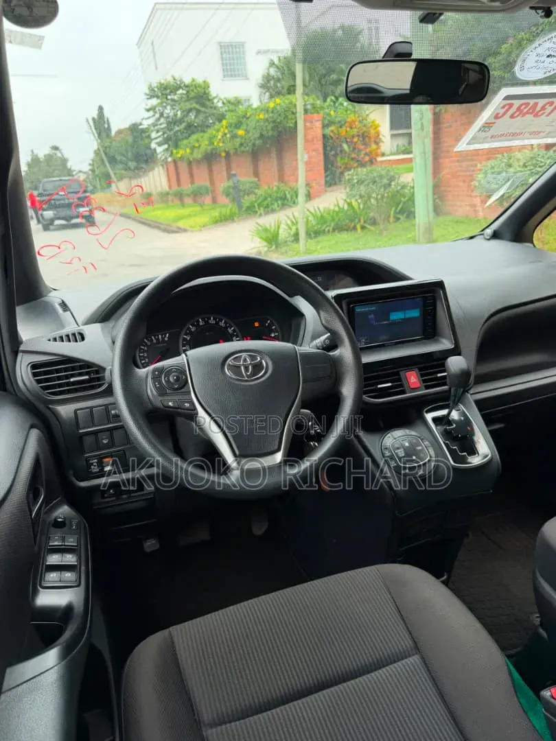 Toyota Voxy V 4WD 7-Seater 2015 Black