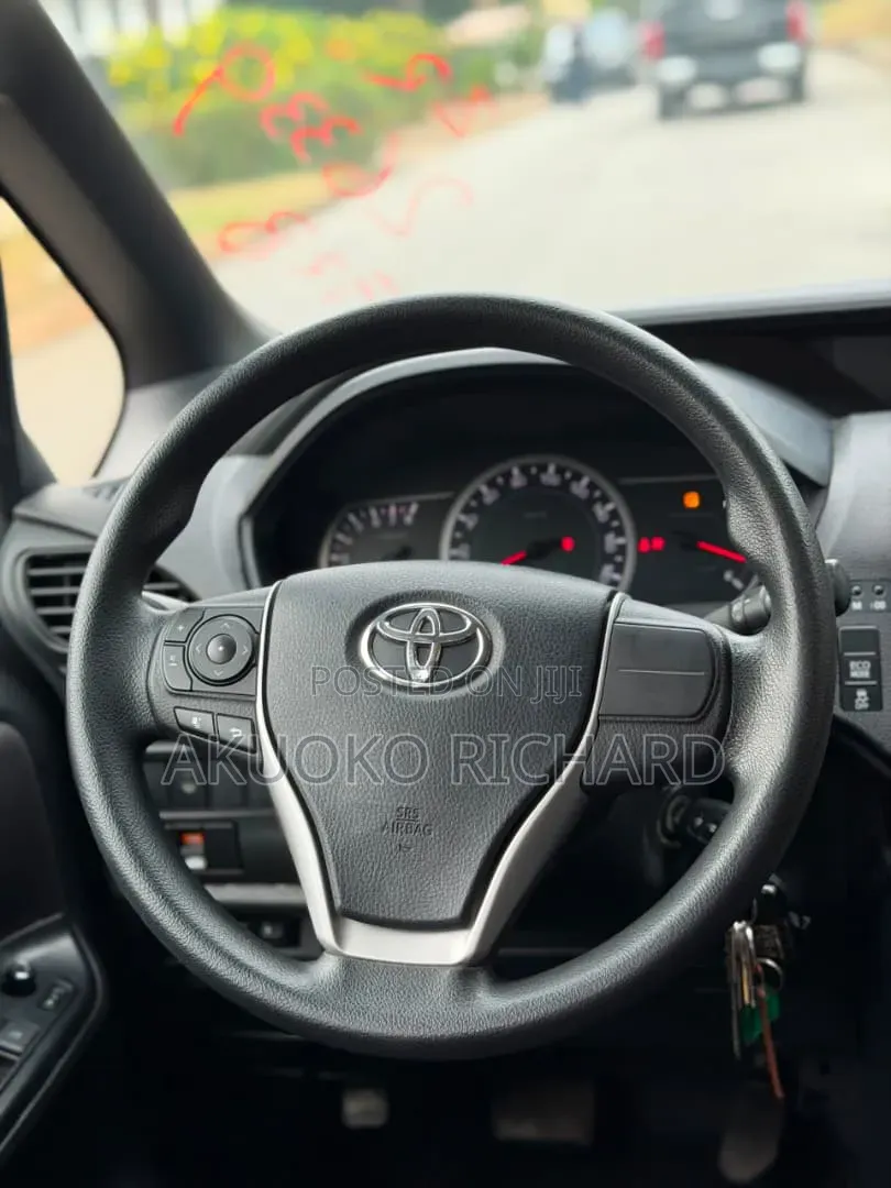 Toyota Voxy V 4WD 7-Seater 2015 Black