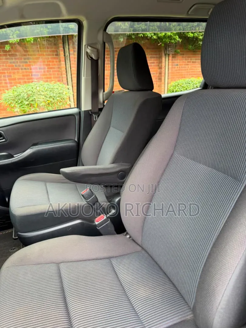 Toyota Voxy V 4WD 7-Seater 2015 Black