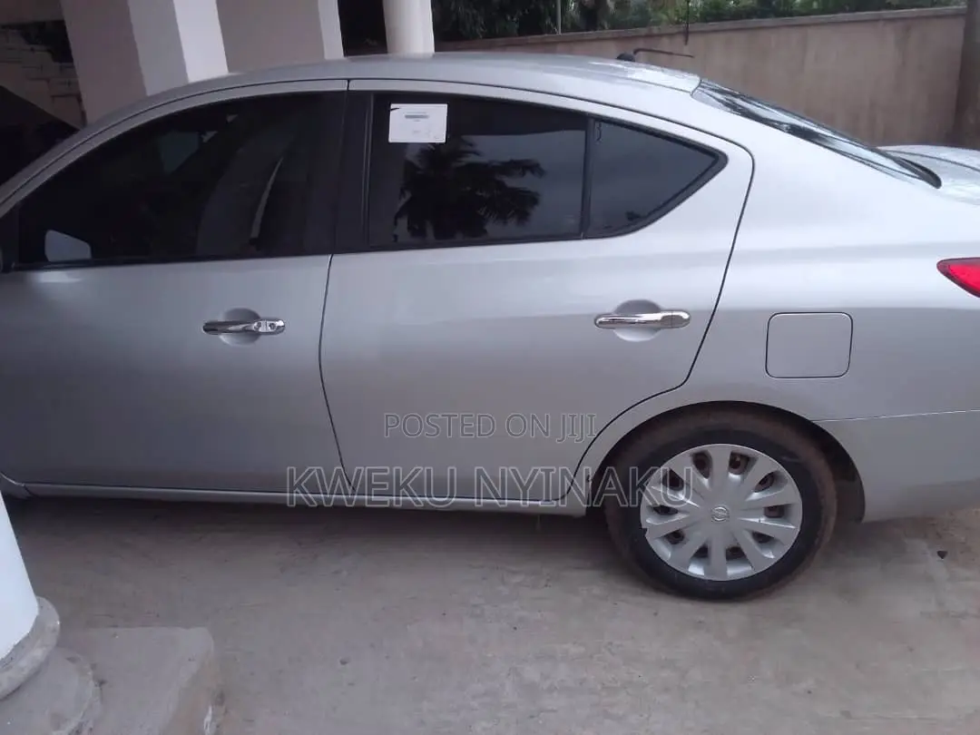 Nissan Versa 1.6 SV 2017 Silver