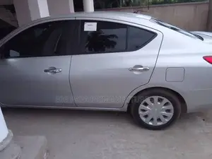 Nissan Versa 1.6 SV 2017 Silver