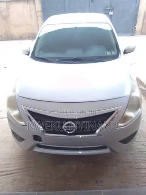 Nissan Versa 1.6 SV 2017 Silver