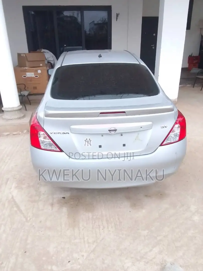 Nissan Versa 1.6 SV 2017 Silver