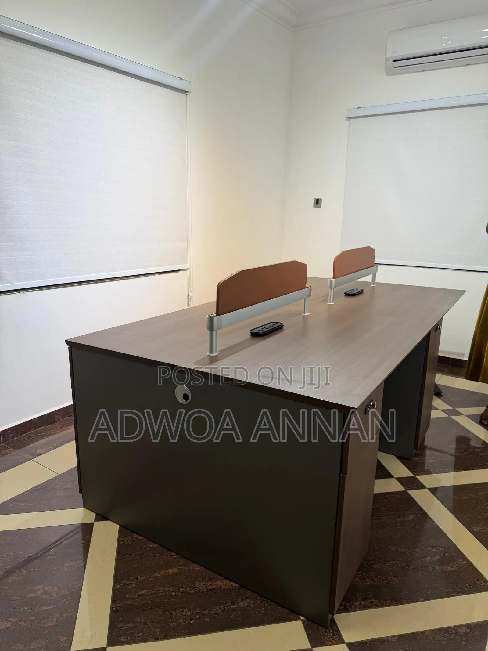 4 Seater Workstation Table