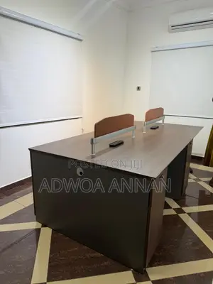 4 Seater Workstation Table