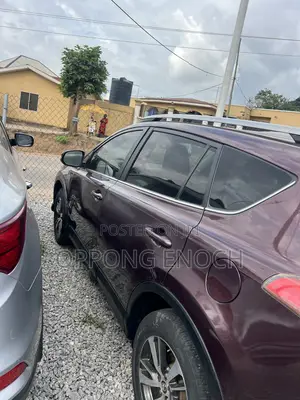Toyota RAV4 XLE 4dr SUV (2.5L 4cyl 6A) 2018 Brown