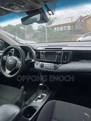 Toyota RAV4 XLE 4dr SUV (2.5L 4cyl 6A) 2018 Brown