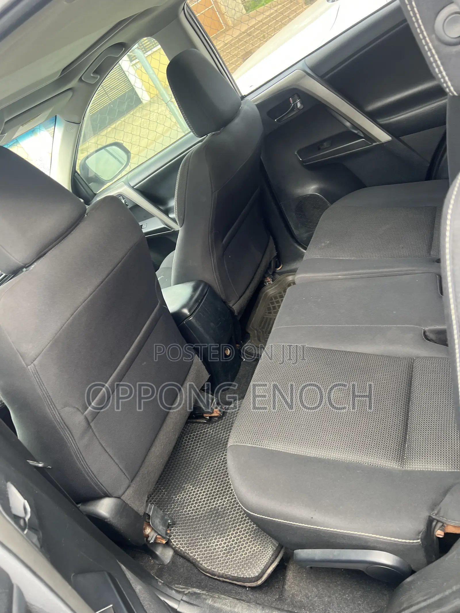 Toyota RAV4 XLE 4dr SUV (2.5L 4cyl 6A) 2018 Brown