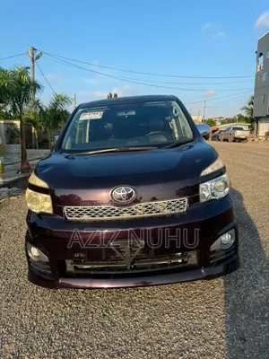 Toyota Voxy V 2WD 8-Seater 2012 Brown