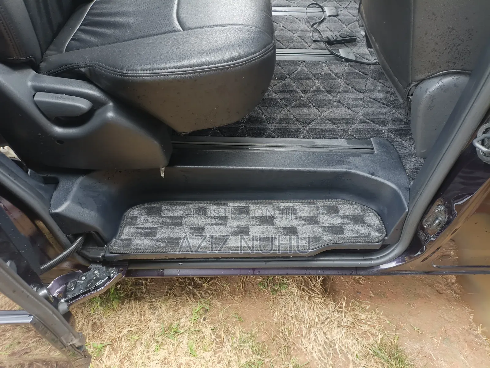 Toyota Voxy V 2WD 8-Seater 2012 Brown
