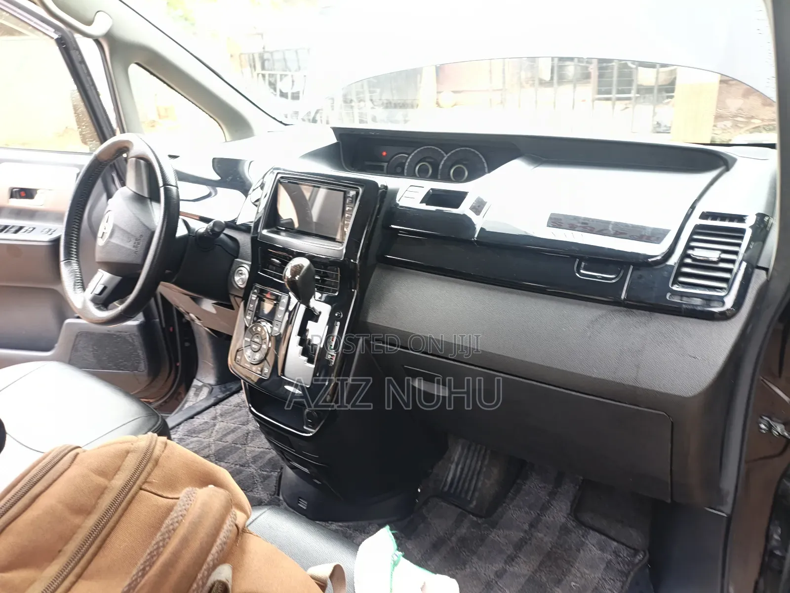Toyota Voxy V 2WD 8-Seater 2012 Brown