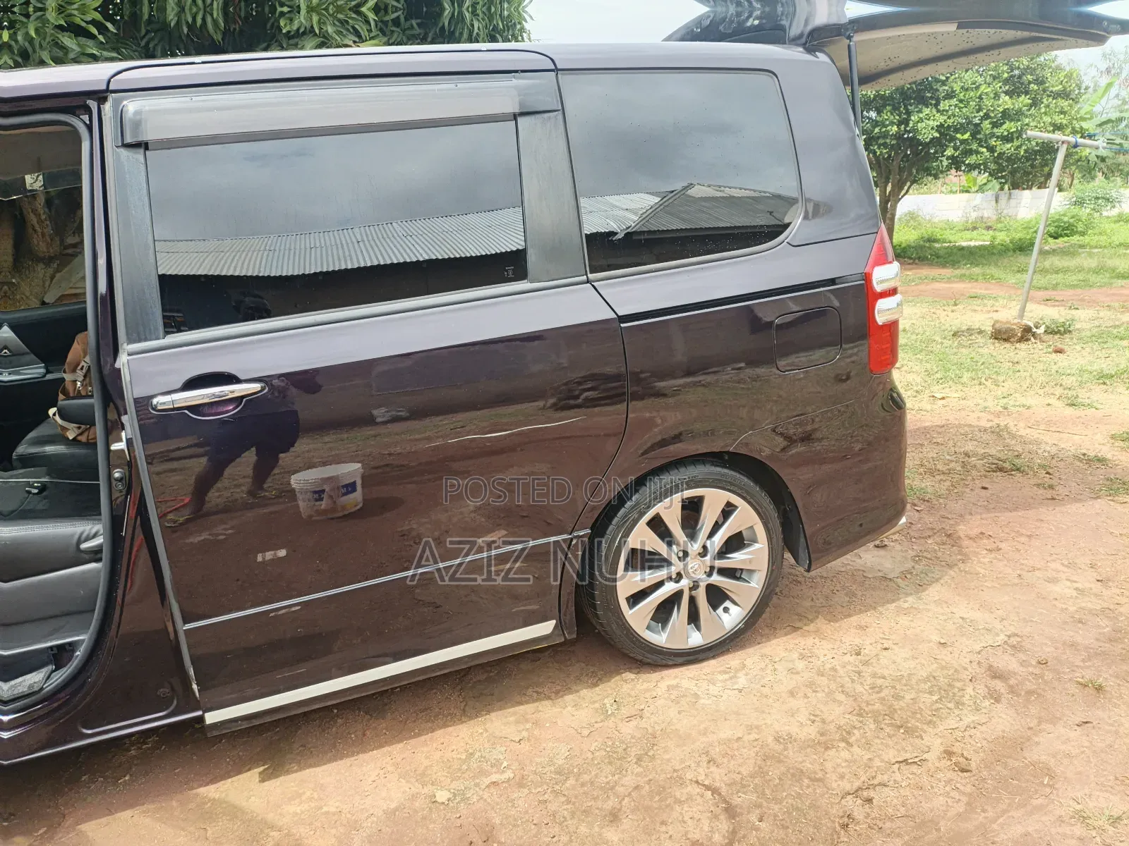 Toyota Voxy V 2WD 8-Seater 2012 Brown