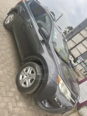 Toyota RAV4 LE 4dr SUV (2.5L 4cyl 6A) 2015 Gray