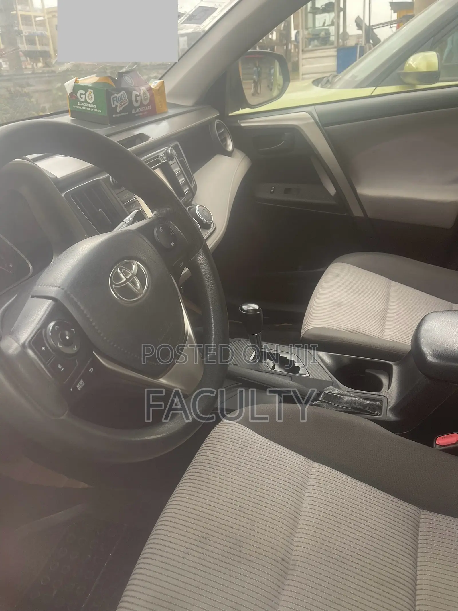 Toyota RAV4 LE 4dr SUV (2.5L 4cyl 6A) 2015 Gray