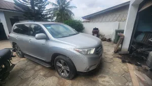 Toyota Highlander 3.5L 4WD 2013 Silver