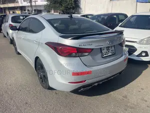 Hyundai Elantra Limited 4dr Sedan (1.8L 4cyl 6A) 2015 Silver