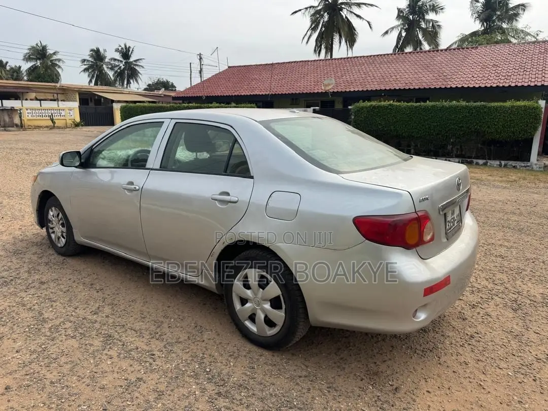 Toyota Corolla 2010 Silver