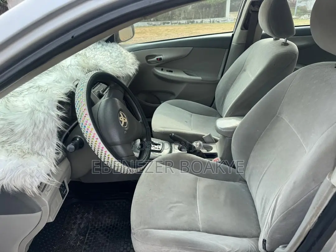 Toyota Corolla 2010 Silver