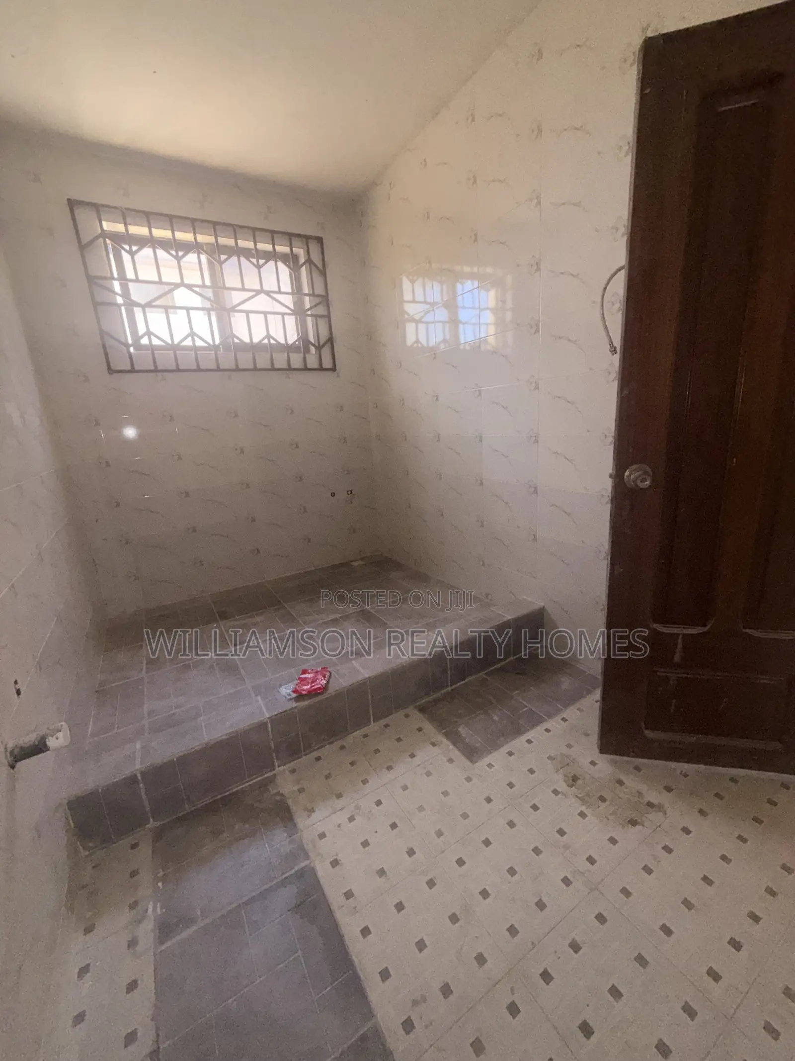 5bdrm House in Community 18 Area, Spintex for rent