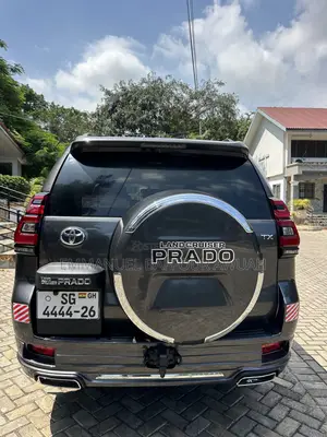 Toyota Land Cruiser Prado 2.7 i 2011 Gray
