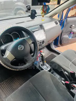 Nissan Tiida 2011 Blue