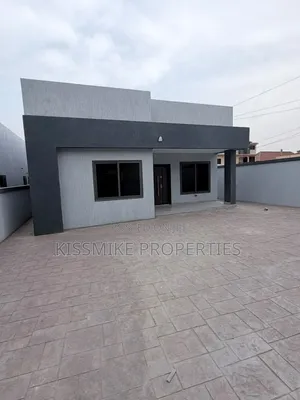 3bdrm House in Kismike Investment, Accra Metropolitan for sale