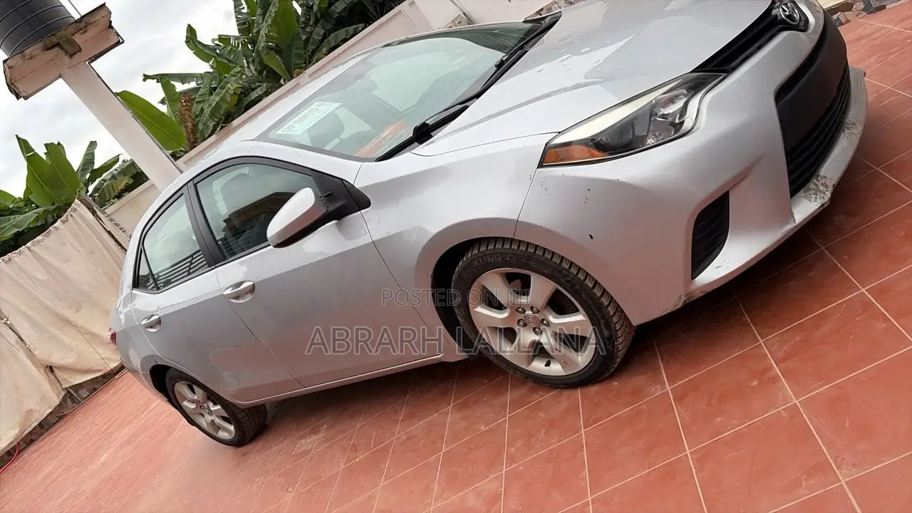 Toyota Corolla LE 4dr Sedan (1.8L 4cyl CVT) 2014 Silver