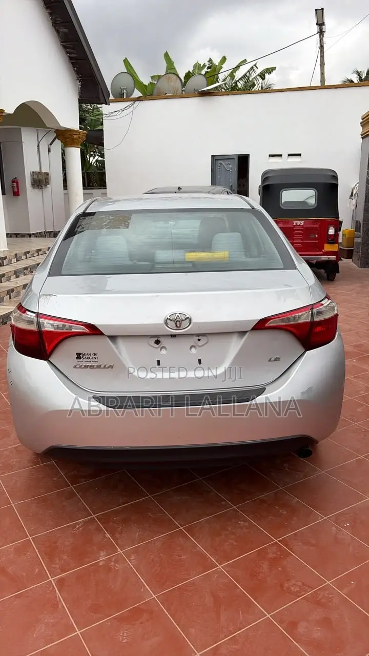 Toyota Corolla LE 4dr Sedan (1.8L 4cyl CVT) 2014 Silver