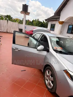 Toyota Corolla LE 4dr Sedan (1.8L 4cyl CVT) 2014 Silver