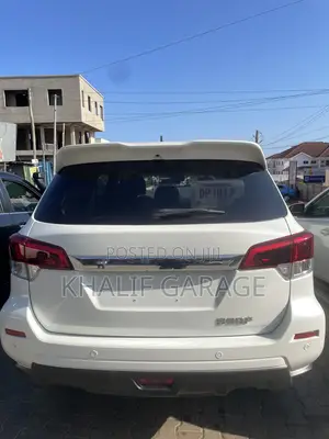 Nissan Pathfinder 2025 White