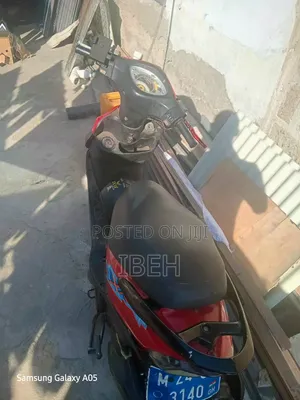 Suzuki Access 125 2012 Red