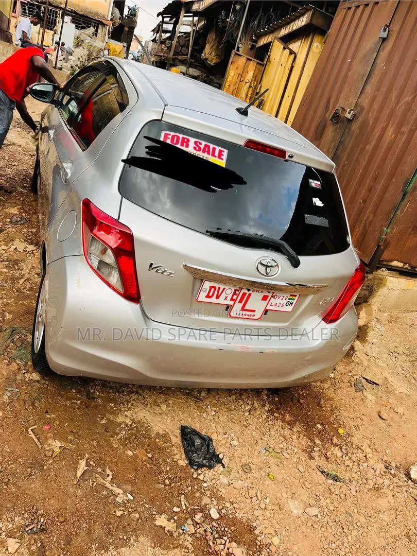 Toyota Vitz 2012 Silver