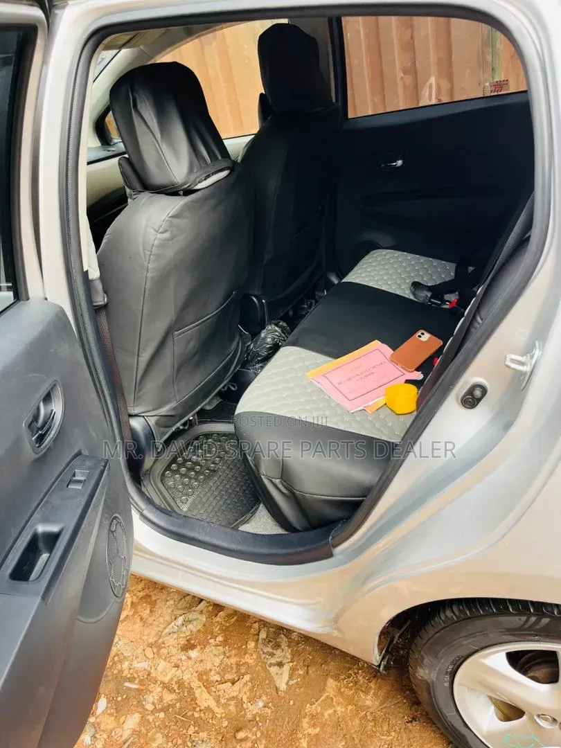 Toyota Vitz 2012 Silver